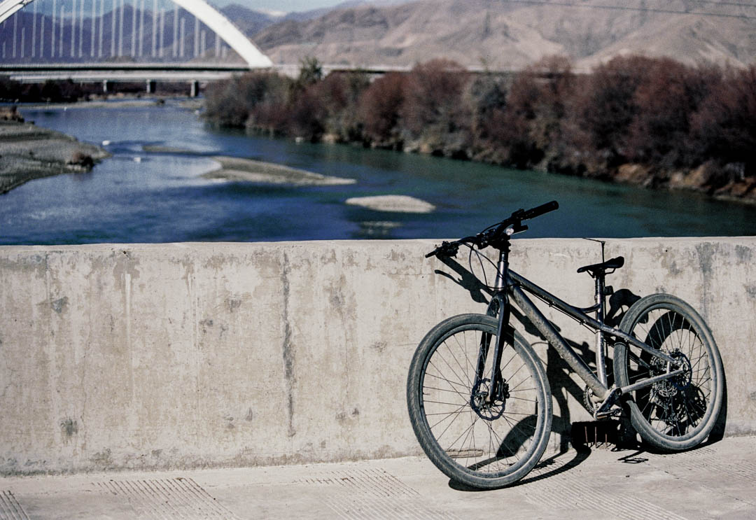 前往扎什倫布寺的道路